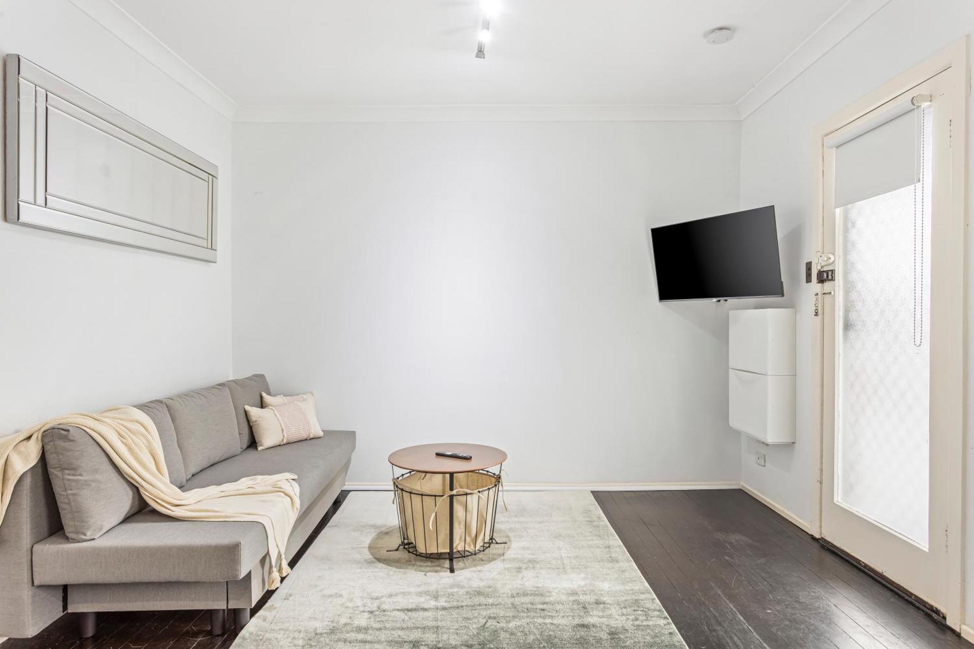 Peninsular Drive 1 Bedroom Gold Coast